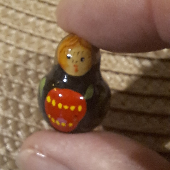 Babushka Matrioschka Folklore Golden Red Woman 5pcs. Strawberry - Picture 7 of 8